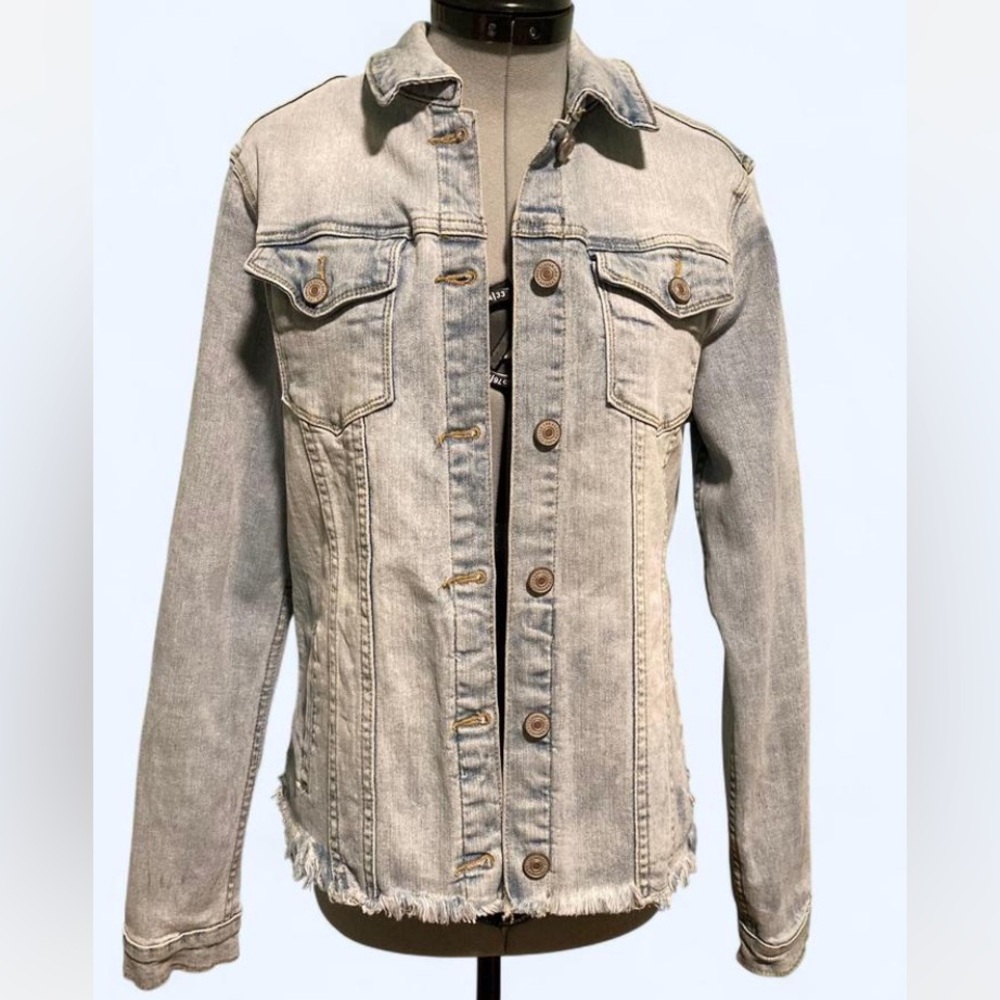 KanCan Los Angeles Jane denim jacket, light wash with raw frayed hem, size Small